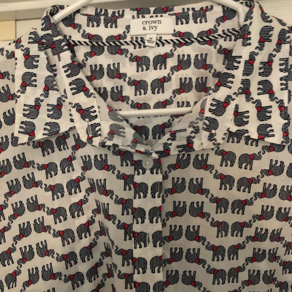 New with tags Crown &Ivy button down shirt!